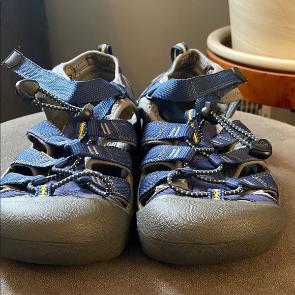 Keen Newport H2 Mens 7 Waterproof Sandals Hiking Outdoors - Picture 3 of 10